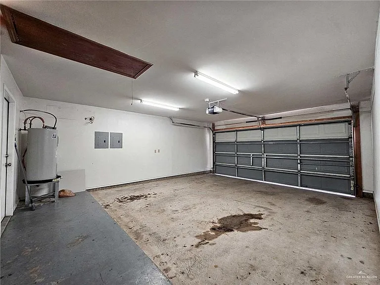 2208 Robin Ave W — Photo 21