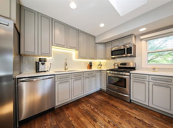 4th image of 6914 Martin Dr