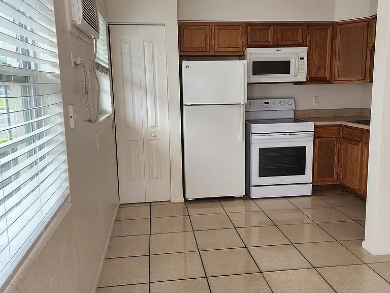 Welk Arms Apartments — Photo 10