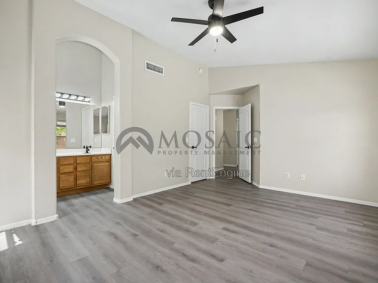 2033 E Willow Wick Rd — Photo 18