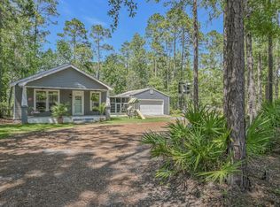 154 Sweetwater Ln, Freeport, FL 32439