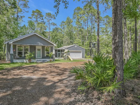 154 Sweetwater Ln, Freeport, FL 32439