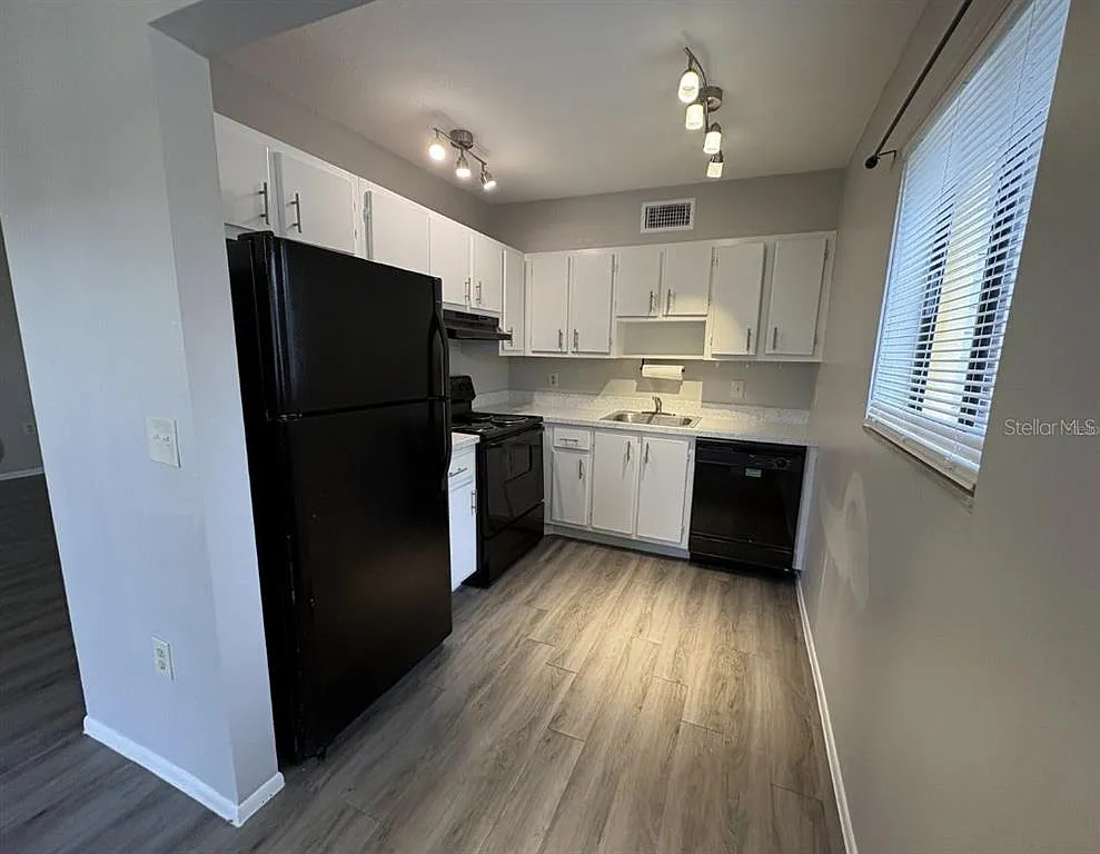 2 bed, 2.0 bath, 950 sqft, $1,700 — Photo 4