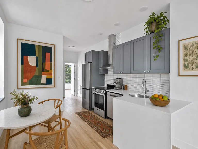 122 Willoughby Ave #3 — Photo 2