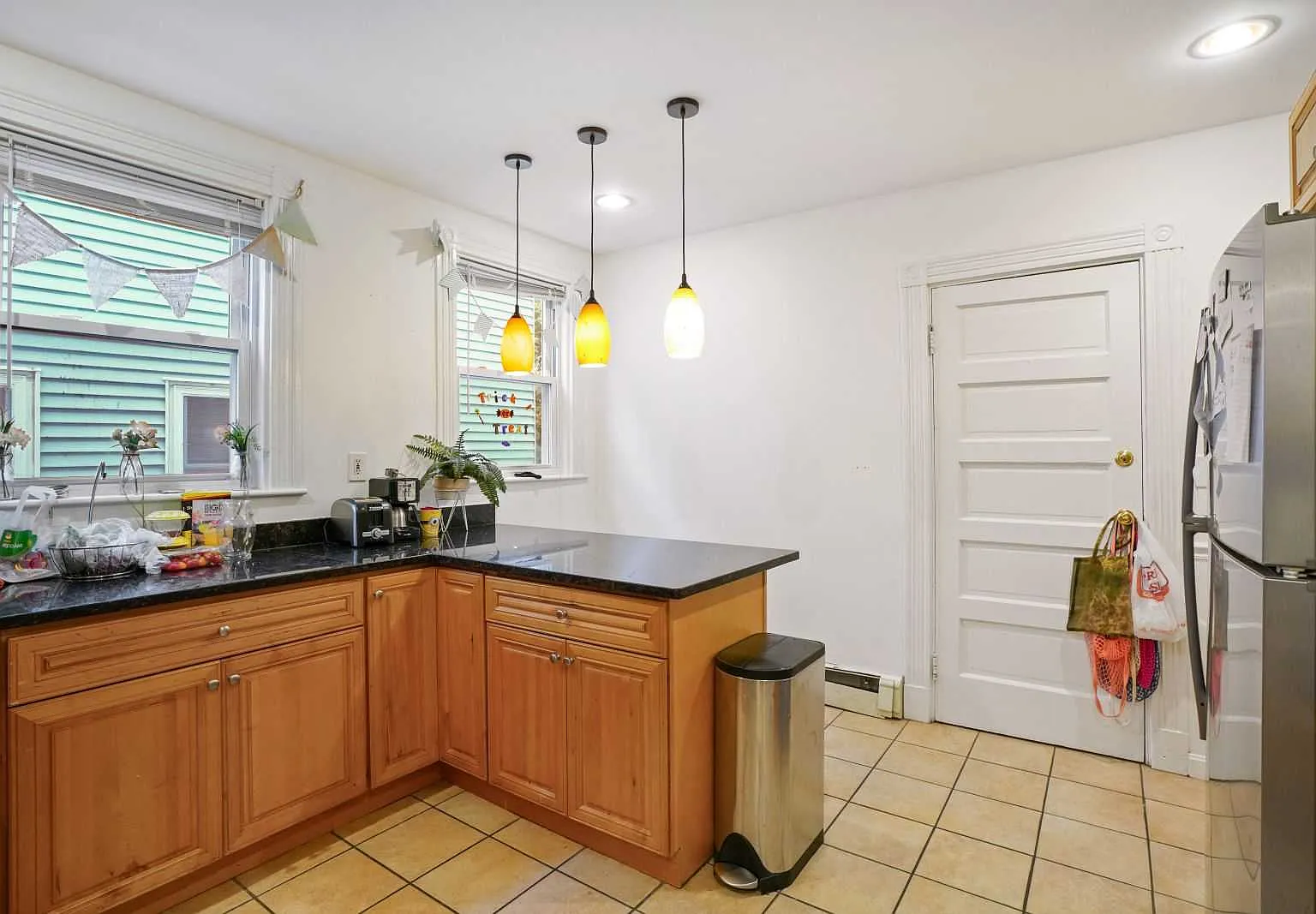 4 bed, $7,200 — Photo 2