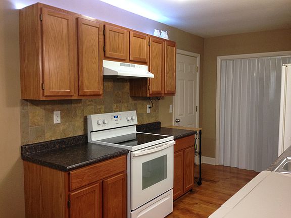 3rd image of 811 Marilynn Ave