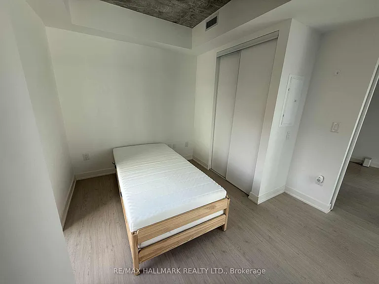 65 Mutual St #908 — Photo 12