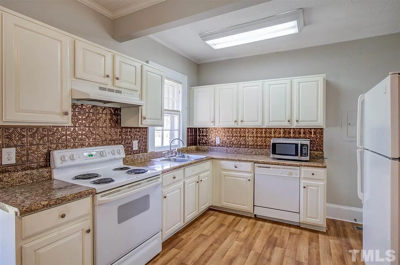 3 bed, 2.0 bath, 1600 sqft, $1,500 — Photo 4