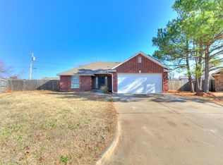712 Wall Cir, Moore, OK 73160