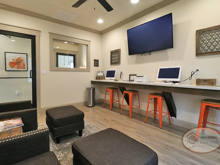 Universal at Mockingbird Lane — Photo 9