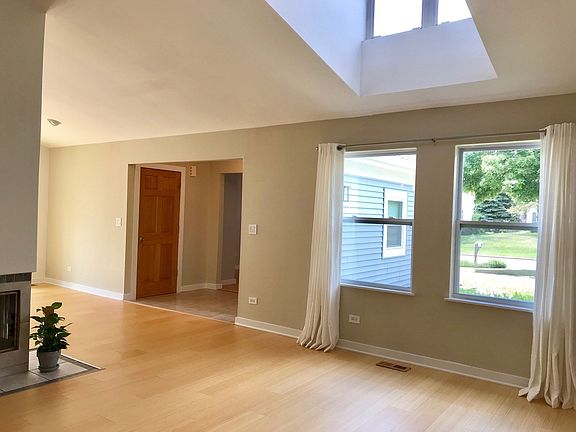 5th image of 83 Knightsbridge Dr