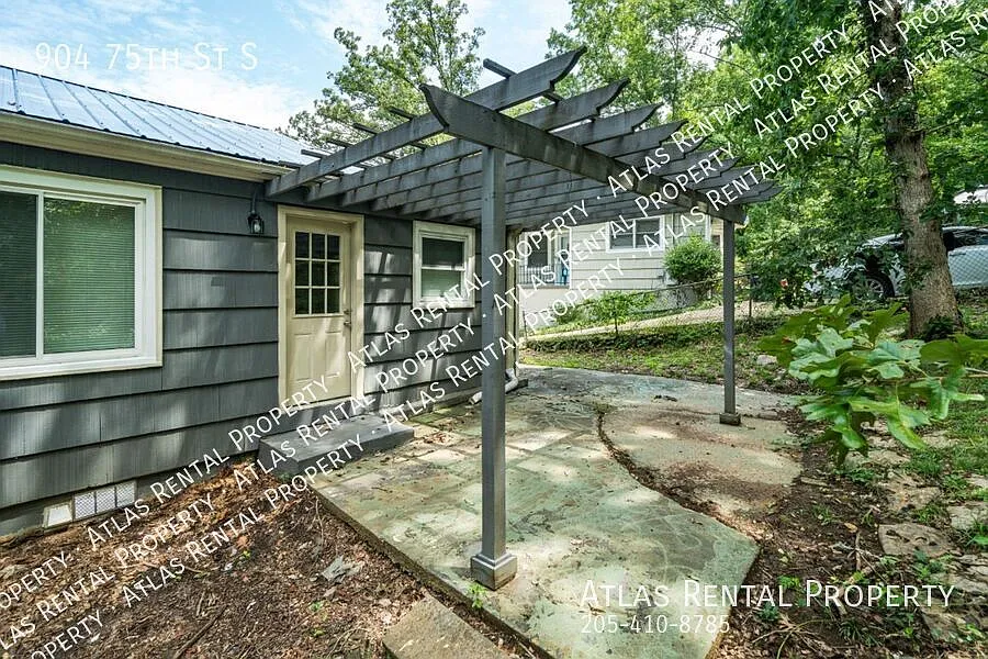 3 bedrooms and 1 bathroom home- Won't last long! — Photo 4