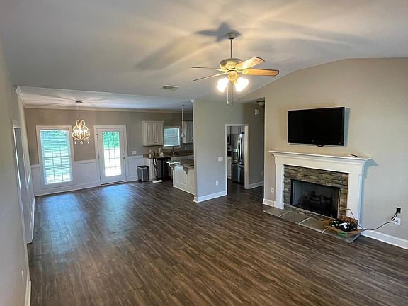 3rd image of 105 High Cotton Dr