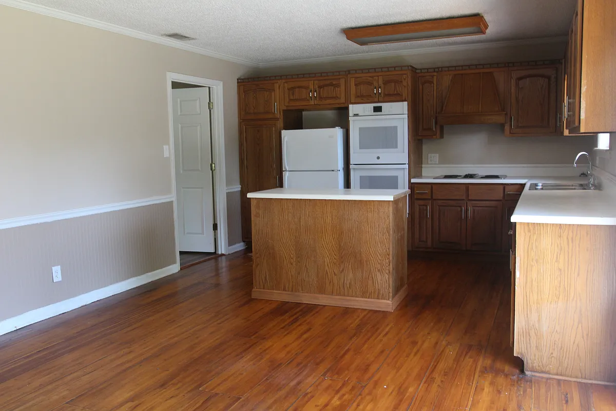 Building Photo - 1305 Whispering Pines Rd