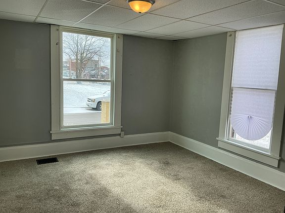 4th image of 306 E North St #1