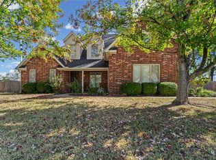 2288 N Hidden Creek Dr, Fayetteville, AR 72704