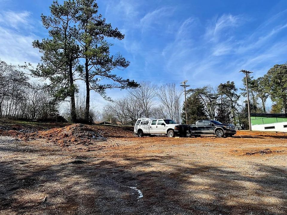 2nd image of 600 W 12th St