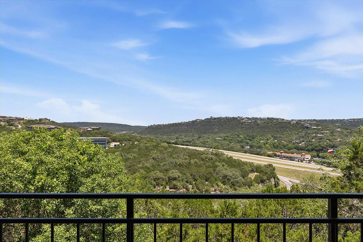 2 bed, 2.0 bath, 1150 sqft, $1,800 — Photo 1