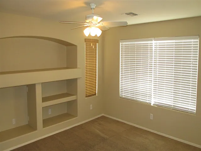 5 bed, 3.0 bath, 2328 sqft, $2,310 — Photo 3