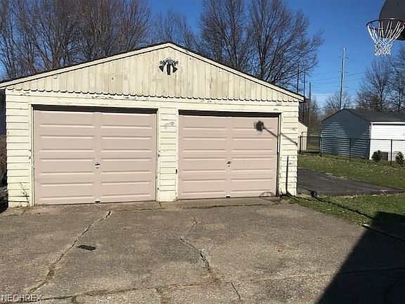 4th image of 2583 E 37th St