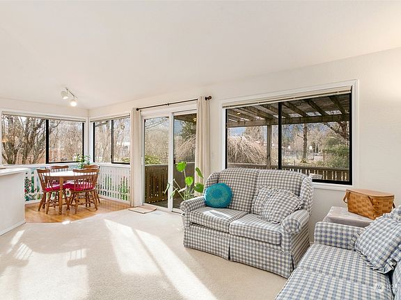 5th image of 389 Ogle Place NE