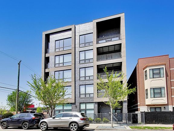 2nd image of 2342 W Adams St Unit 208