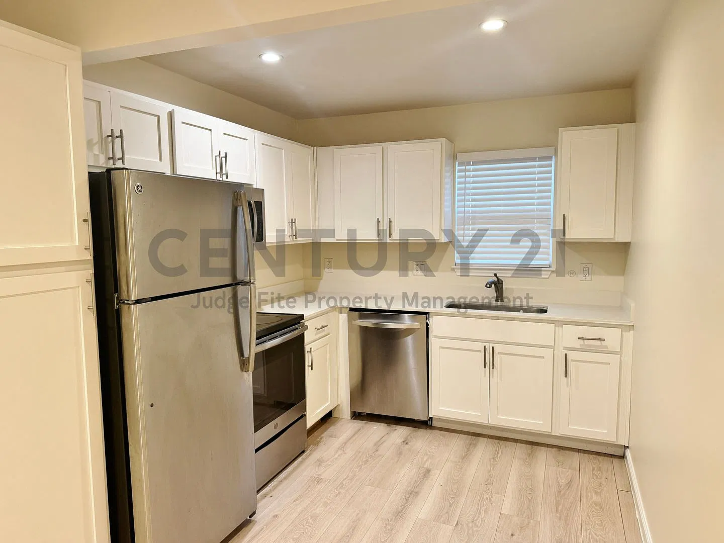 Mid-Century Modern 2/2 in PRIME Dallas Location For Rent! — Photo 4