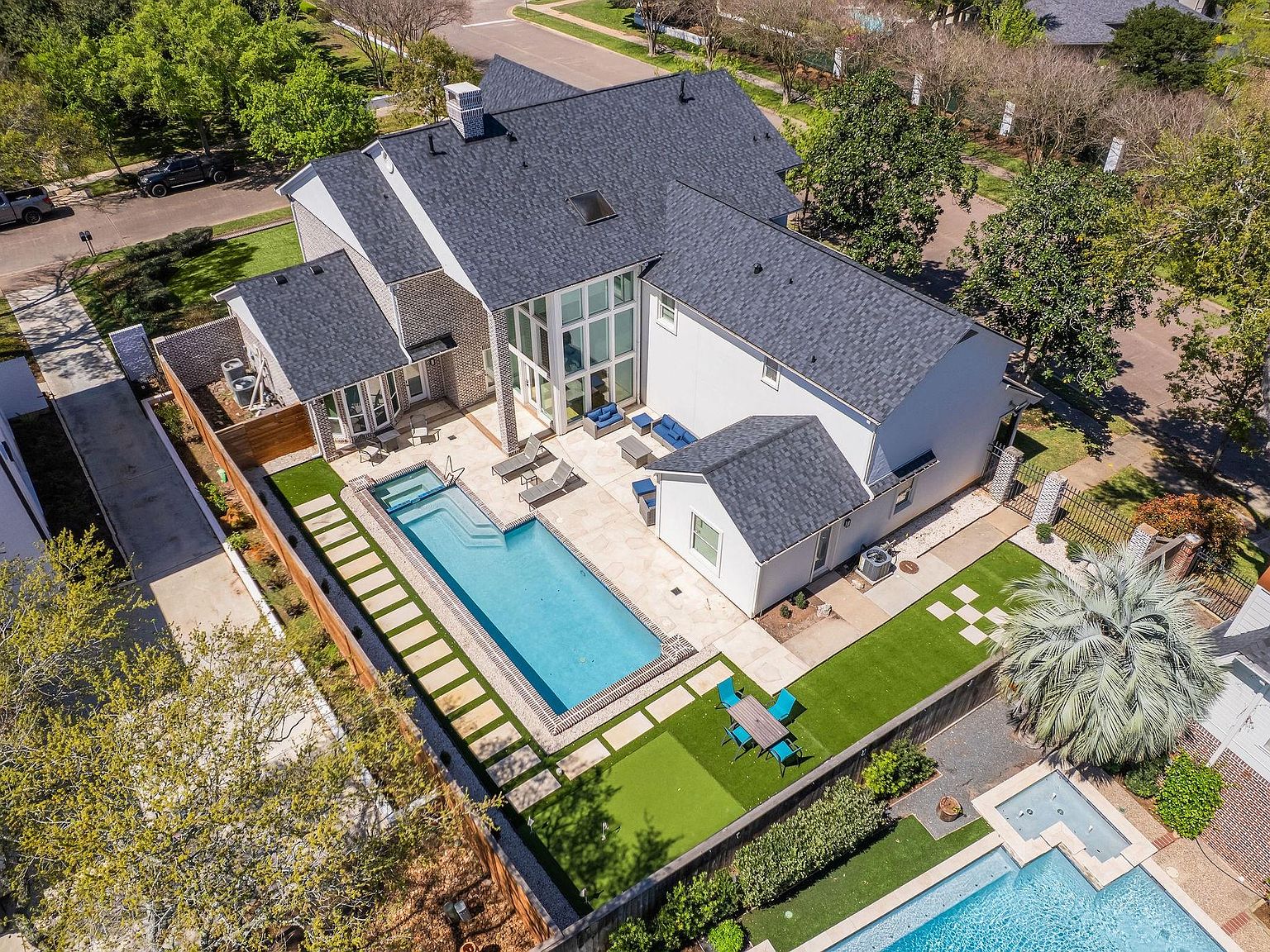 13 Queen Mary Ct