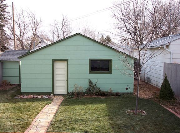 detached garage