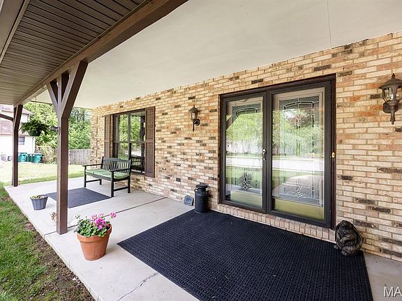 3rd image of 107 W Brittany Ln