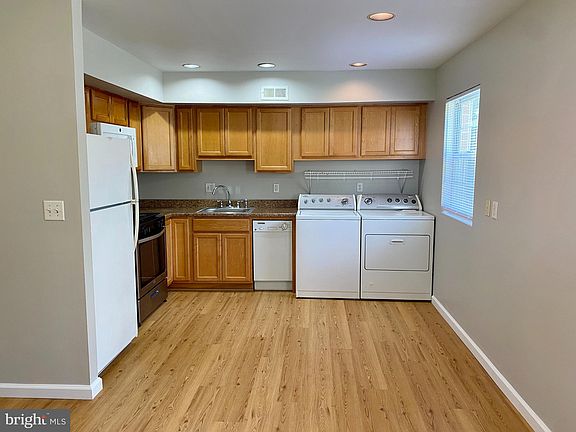 3rd image of 1101 W Aaron Dr APT H