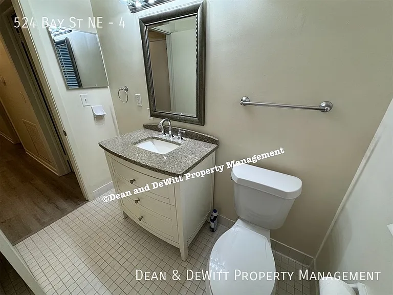 524 Bay St NE #4 — Photo 10