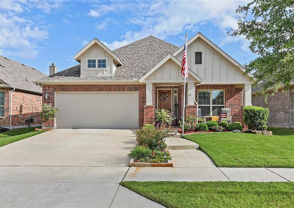 1st image of 821 Hayden Ln