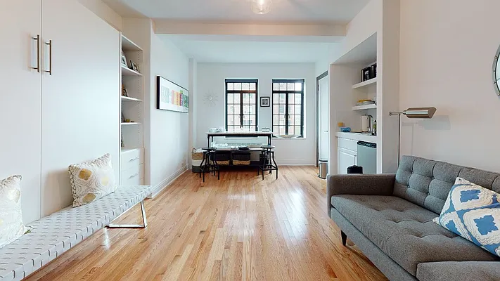 Sold by Bond New York | media 18