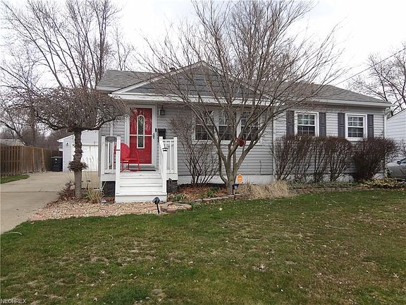 3rd image of 1372 Autumn Dr NW
