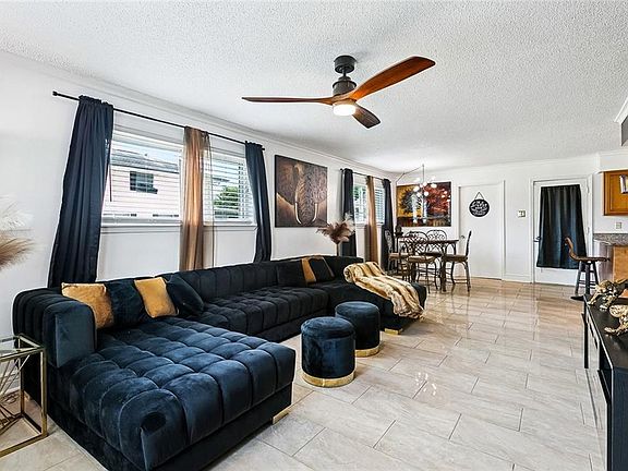 3rd image of 2545 Holiday Dr