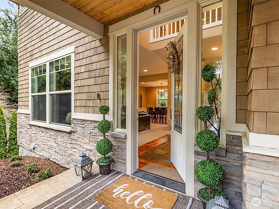 4th image of 34301 Bridge View Drive NE