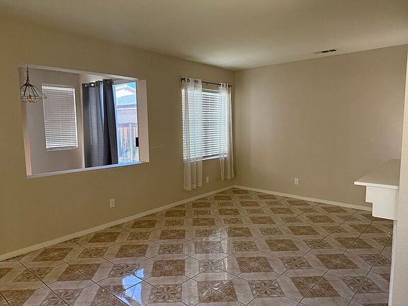 4th image of 39545 Warbler Dr
