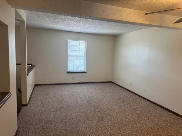 1287 Pineview Trl APT B, Newark, OH 43055