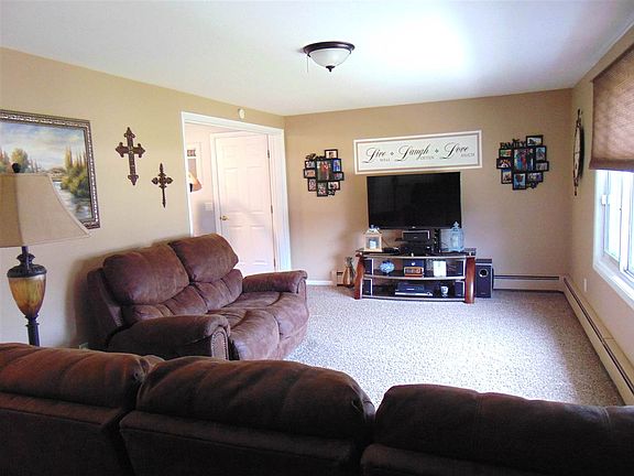 3rd image of 3216 Arnold Ct