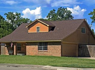 523 Lotus St, Lake Jackson, TX 77566