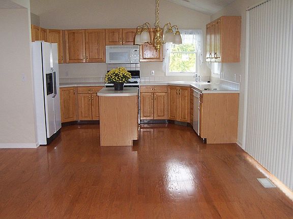 kitchen/hardwood floors