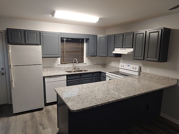 5th image of 916 Wallace Wade Ave