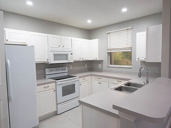 4th image of 9928 Carlsdale Dr
