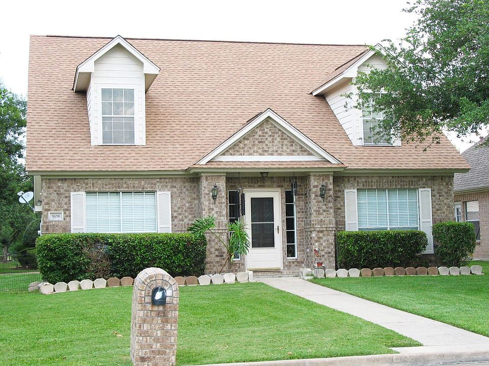908 Garden Walk Drive