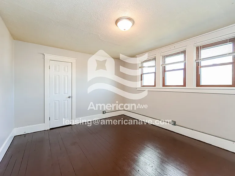 1441017_008_main_bedroom_9.jpg