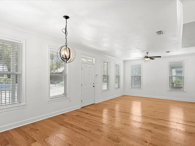 619 NW 3rd St — Photo 10