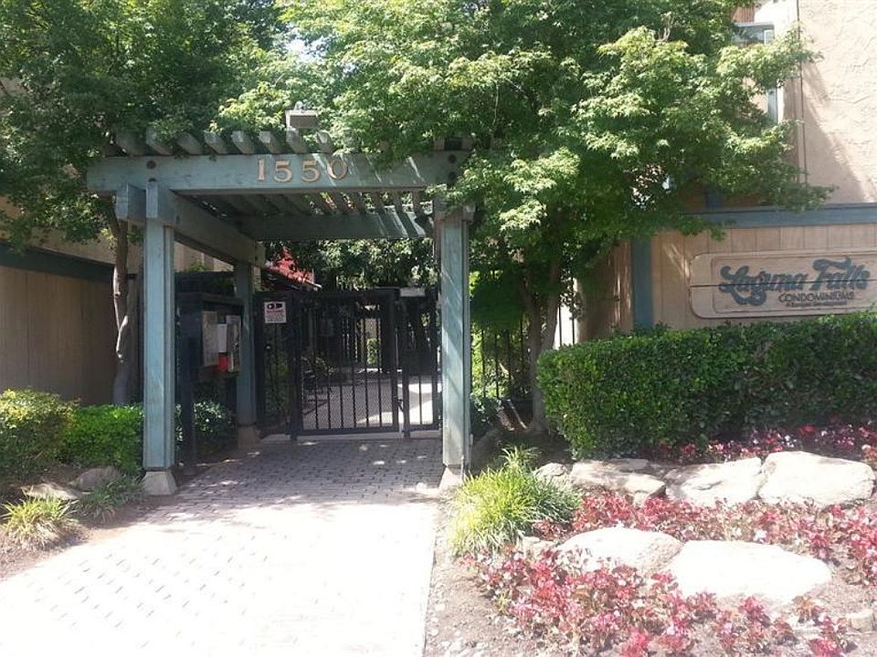 1st image of 1550 W Ashlan Ave APT 108