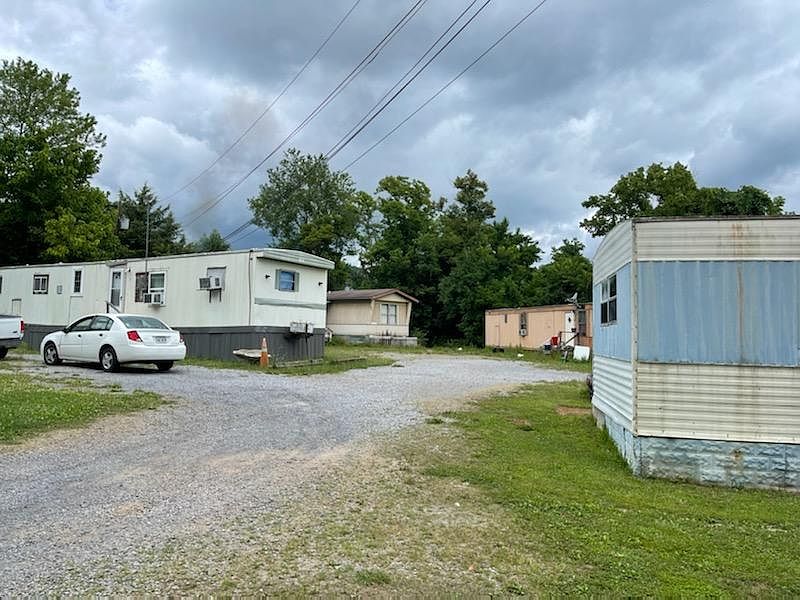 2nd image of 81 River Rd