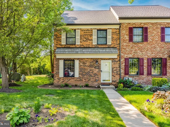 145 Winged Foot Ct, Royersford, PA 19468